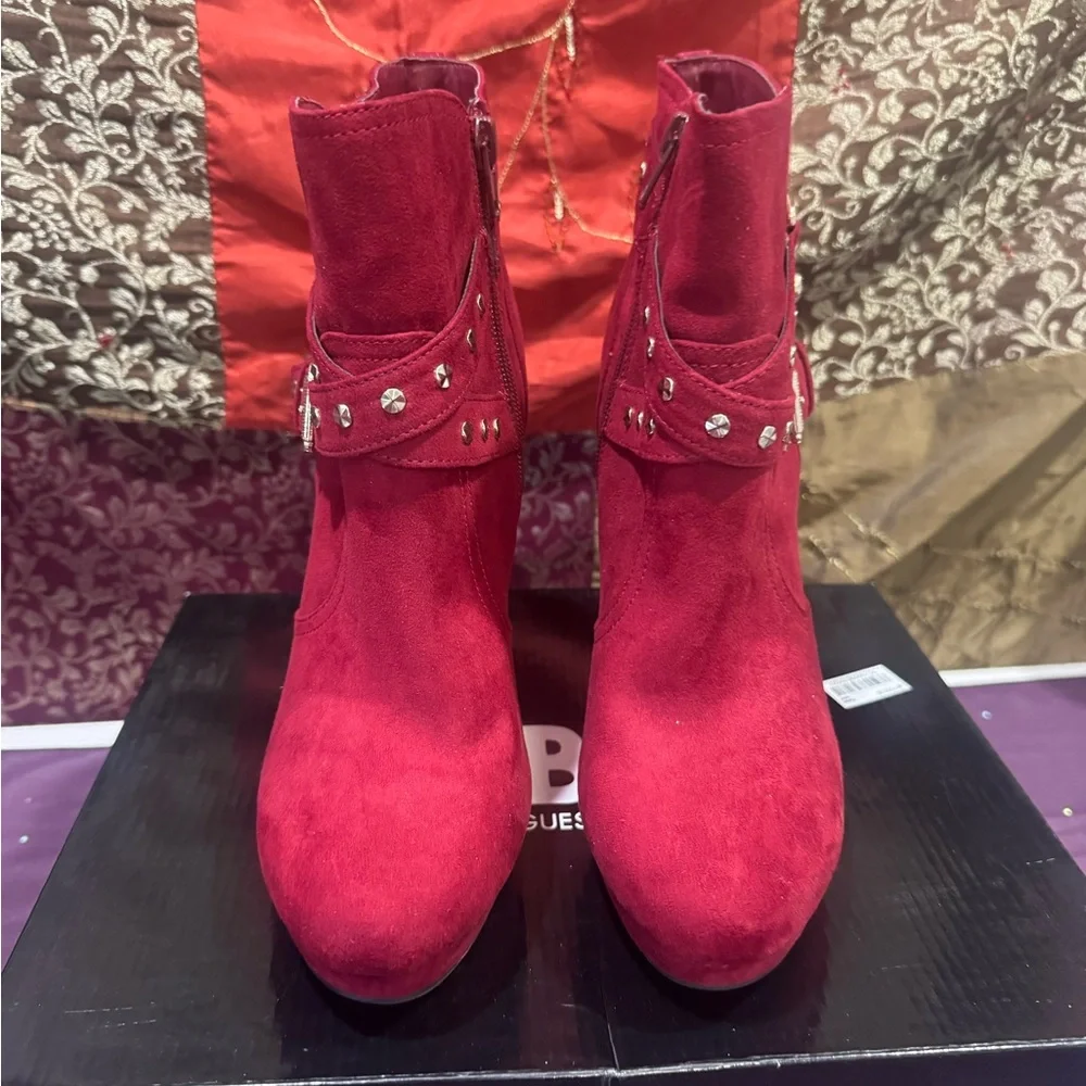 NWOT Guess Red Suede Women's Ankle Boots 9 - Picture 2 of 5